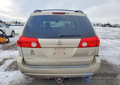 2008 Toyota Sienna Xle z USA, uszkodzony, nr VIN 5TDZK22C78S102456
